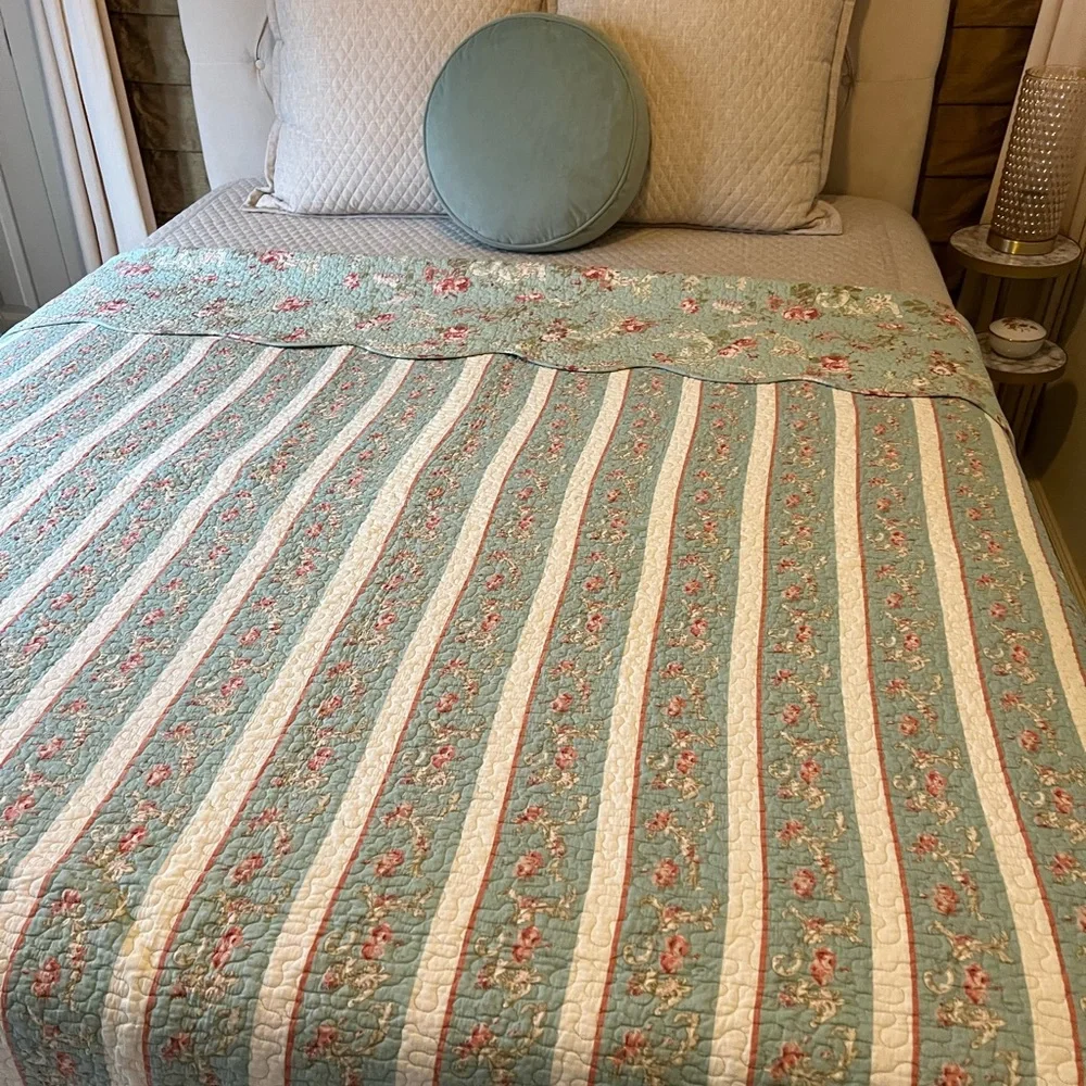 Reversible King Quilt Like New: Light Teal Floral & Stripe Reversible Quilt